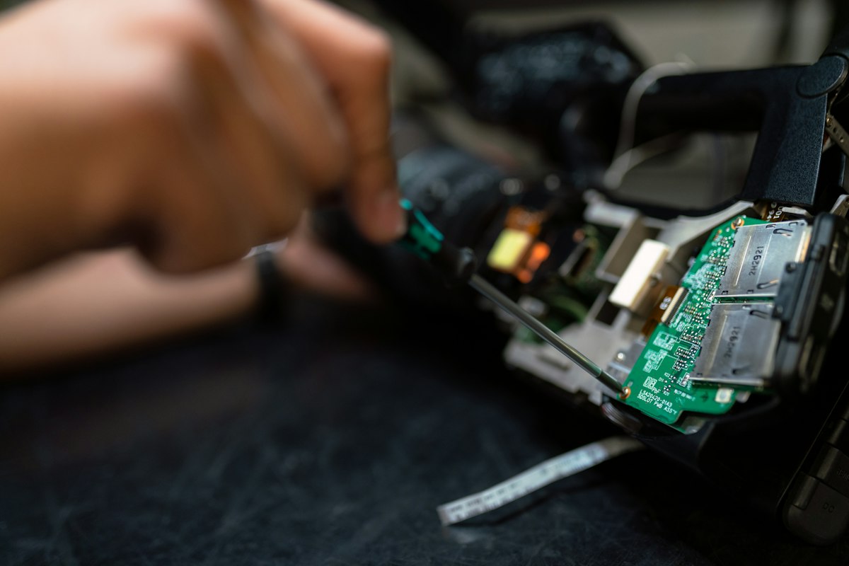 Series vs Parallel Circuits (with Real Multimeter Measurements)