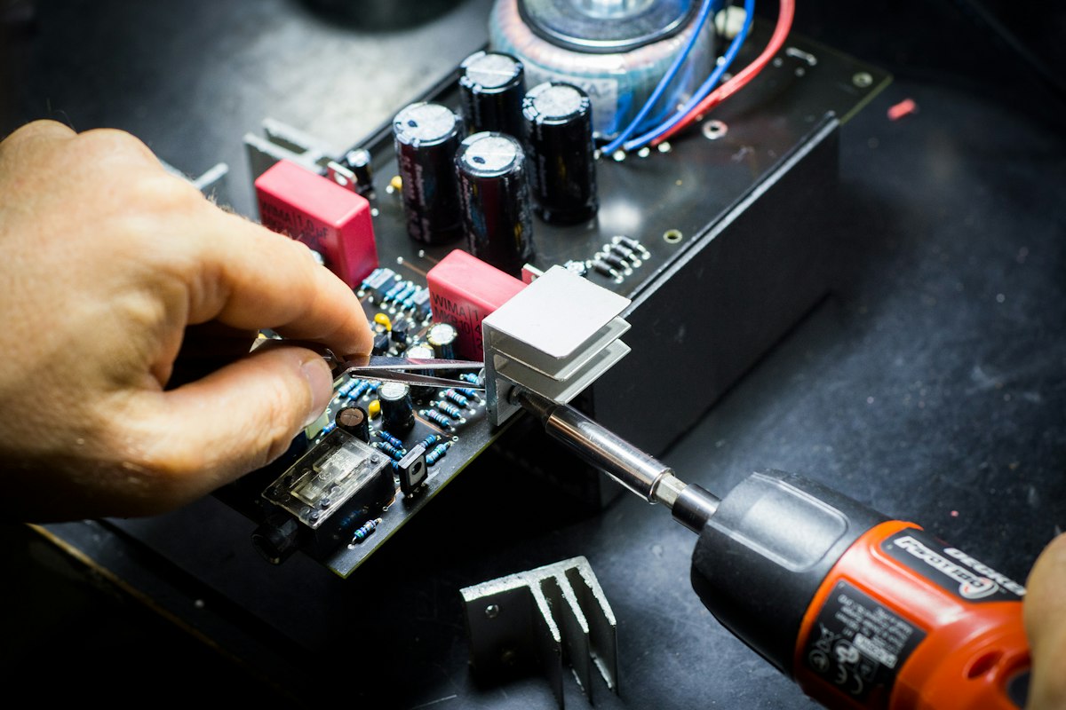 Why 9V Rectangular Block Batteries Fail for Robotics Motors